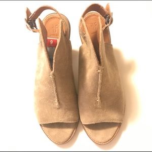 Frye
Women's Courtney Slingback Shooties